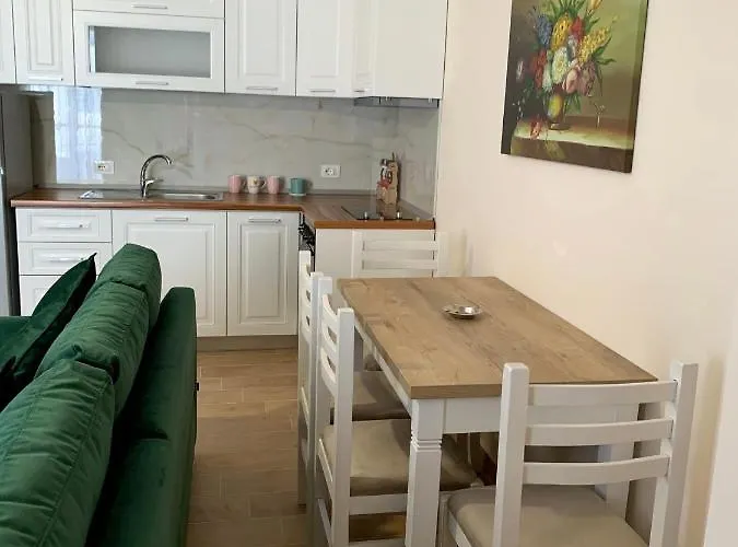 Alb's 2 アパート