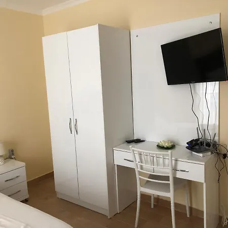 Alb's 2 Apartment